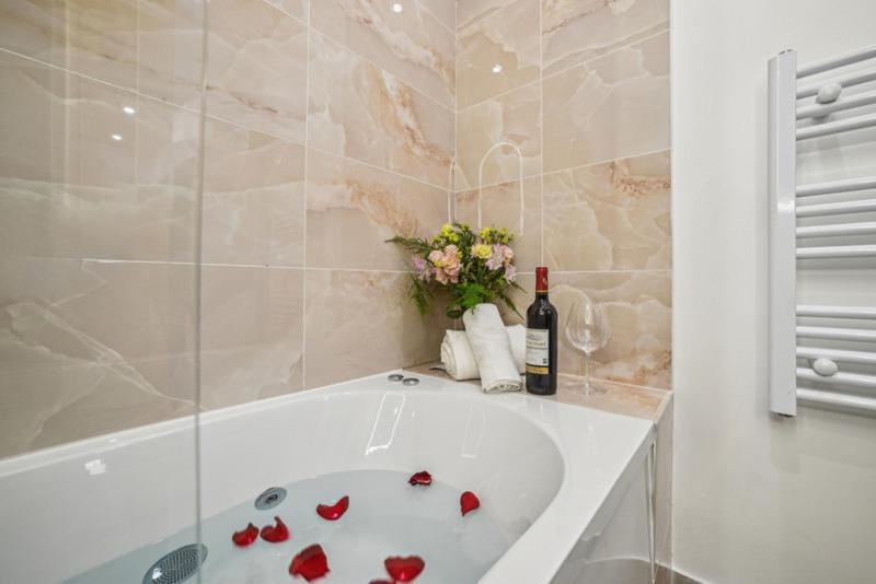 Lavie Maison Hot Tub And Ac